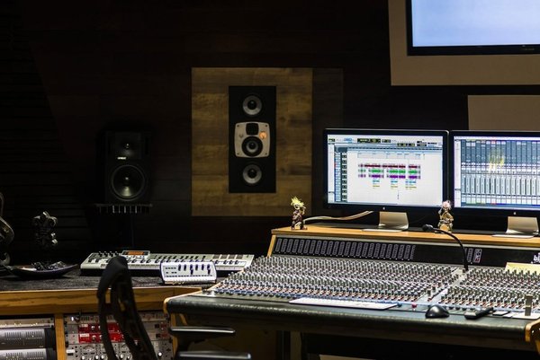 Soundman-_Studio-3--Speaker-Baffled--Eve-SC407-03.jpg
