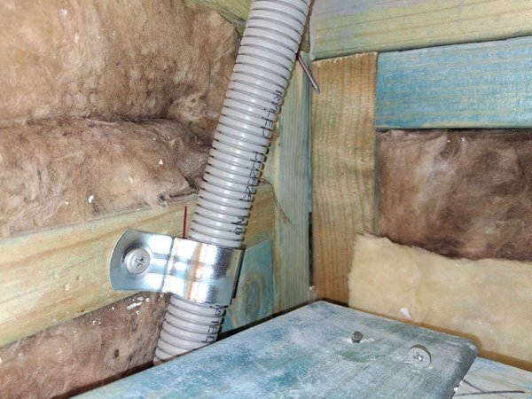 F Keeping elec conduit away from internal wall.jpg